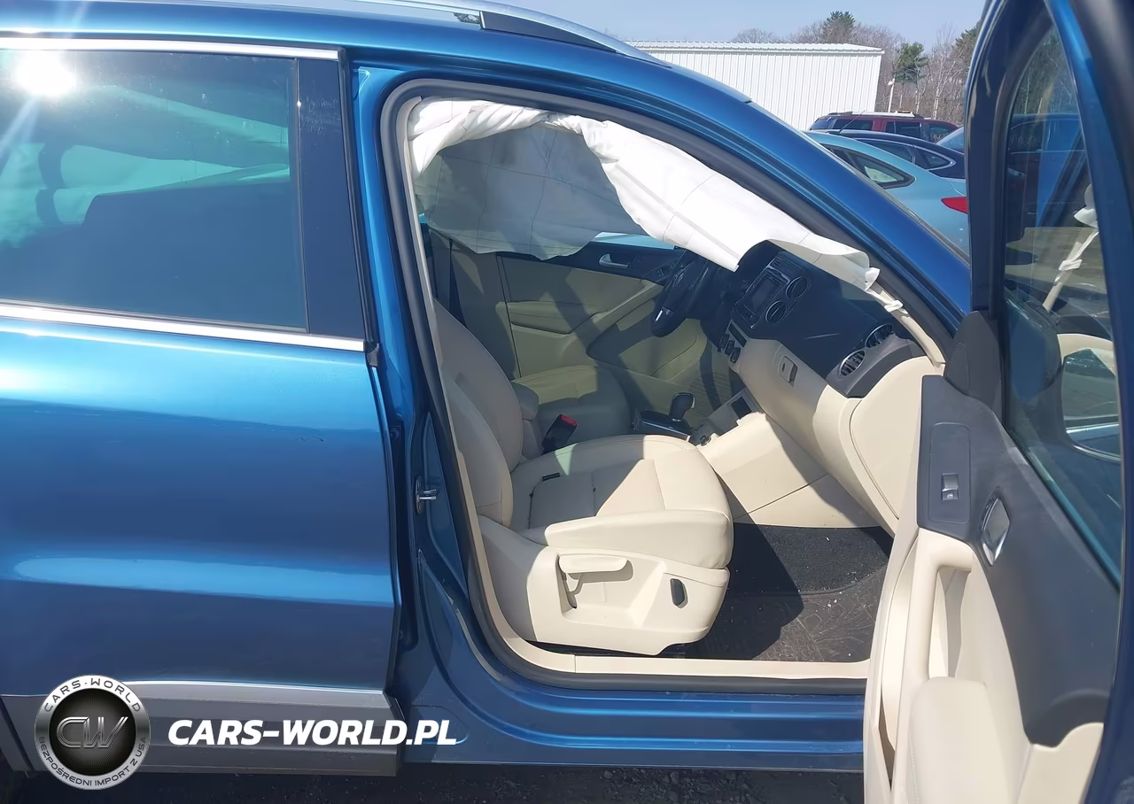 2017 Volkswagen Tiguan 2.0T Wolfsburg Edition VIN:WVGSV7AX8HK037632 - 5