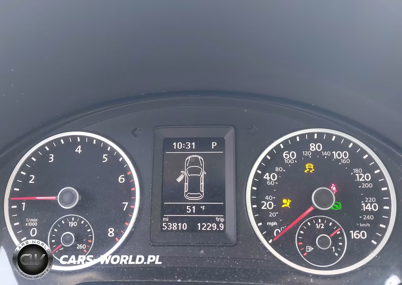 2017 Volkswagen Tiguan 2.0T Wolfsburg Edition VIN:WVGSV7AX8HK037632 - 7