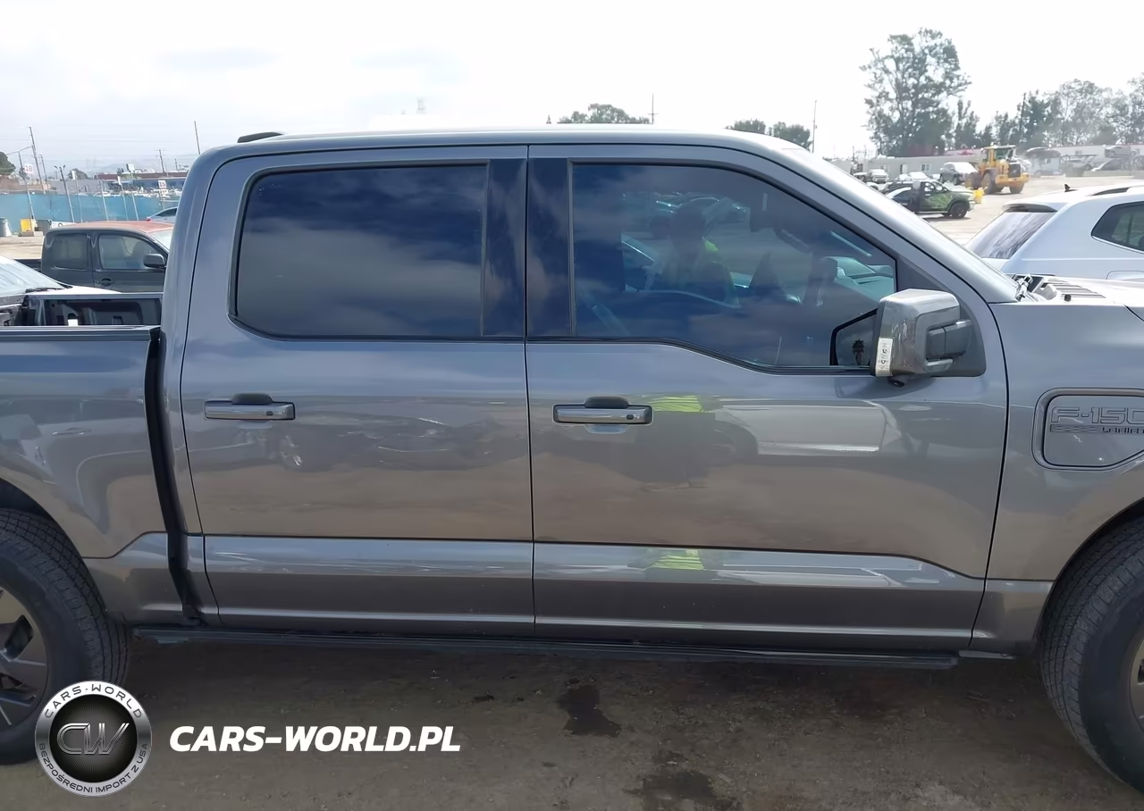 2023 Ford F-150 Lightning Lariat VIN:1FT6W1EV2PWG35179 - 14