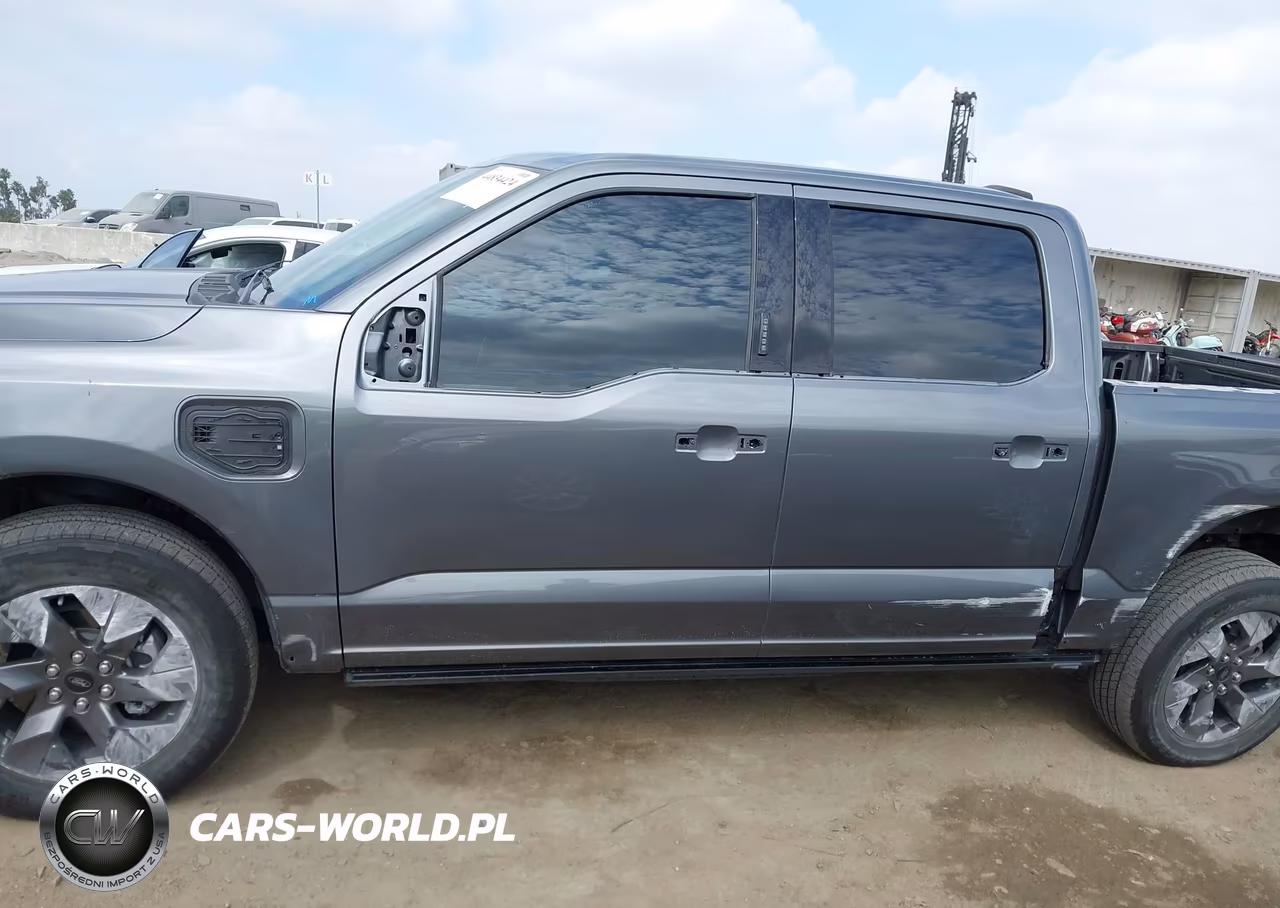 2023 Ford F-150 Lightning Lariat VIN:1FT6W1EV2PWG35179 - 15