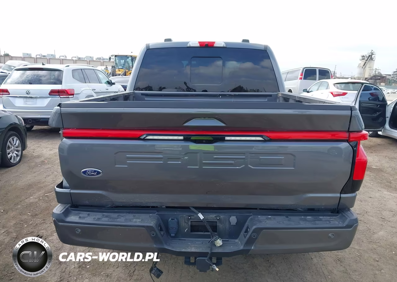 2023 Ford F-150 Lightning Lariat VIN:1FT6W1EV2PWG35179 - 17