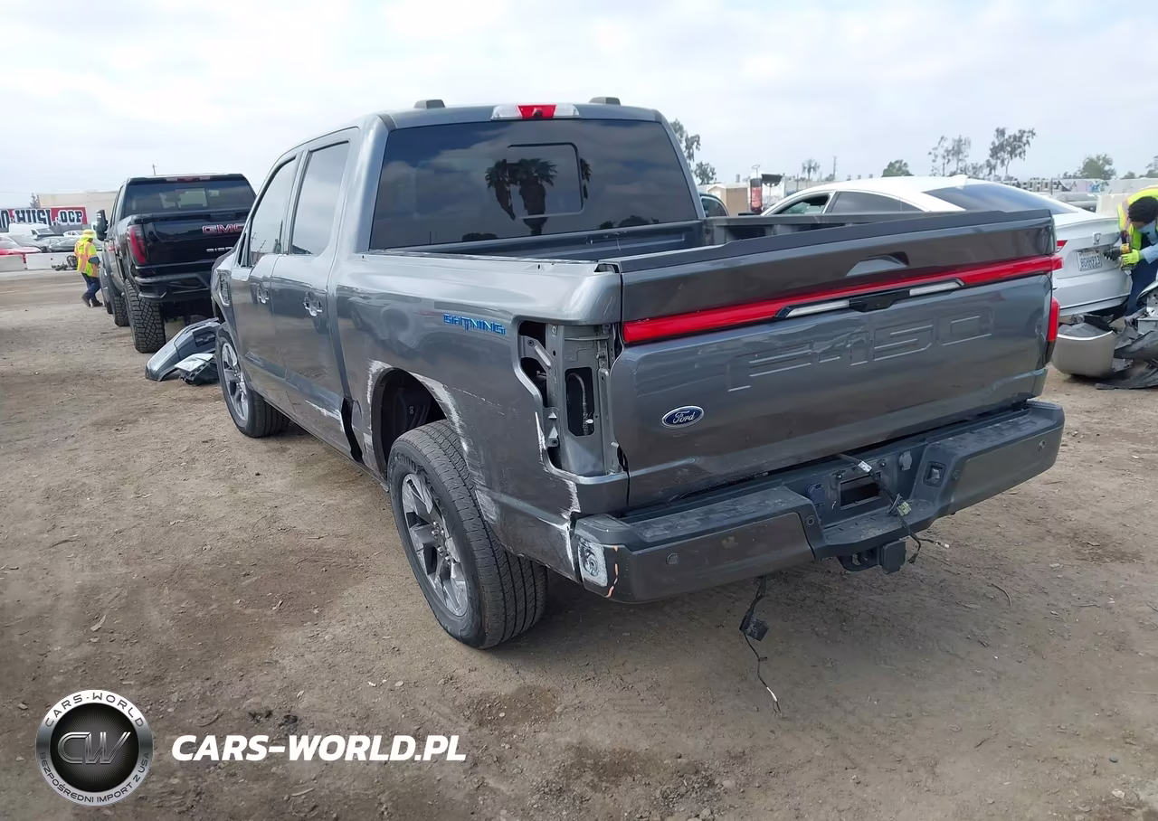 2023 Ford F-150 Lightning Lariat VIN:1FT6W1EV2PWG35179 - 3
