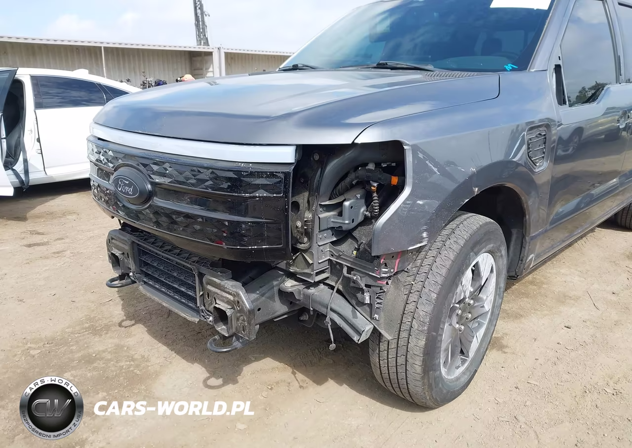 2023 Ford F-150 Lightning Lariat VIN:1FT6W1EV2PWG35179 - 6