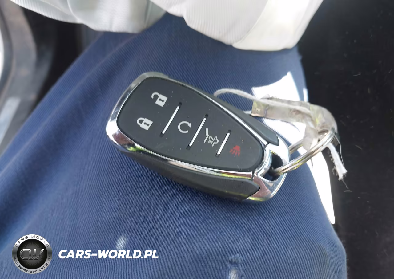2018 Chevrolet Equinox Premier VIN:2GNAXWEX9J6161083 - 11