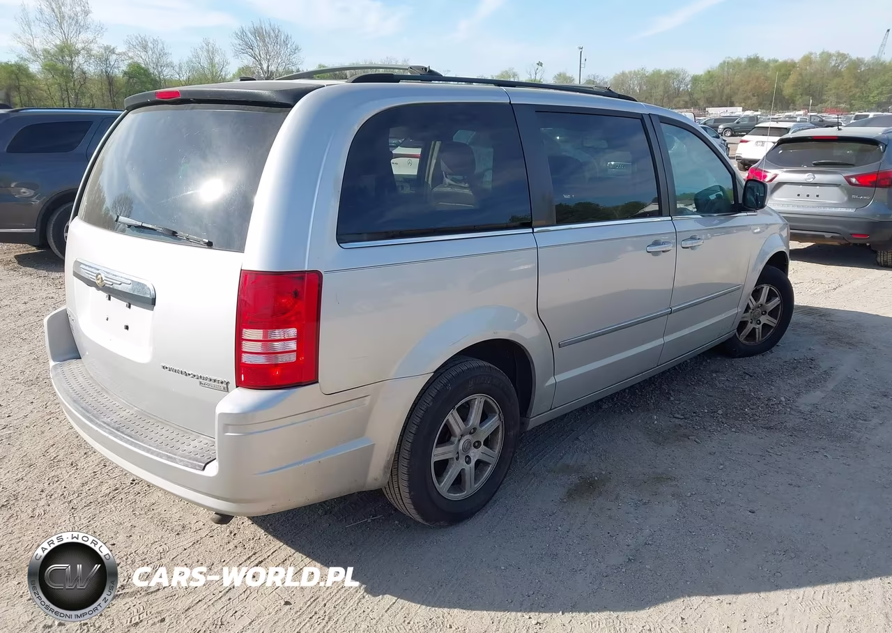 2010 Chrysler Town & Country Touring VIN:2A4RR5D16AR305419 - 4