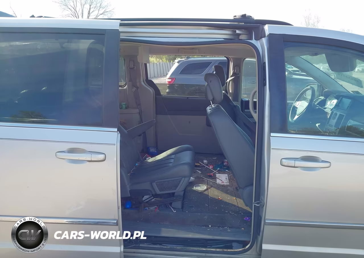 2010 Chrysler Town & Country Touring VIN:2A4RR5D16AR305419 - 8