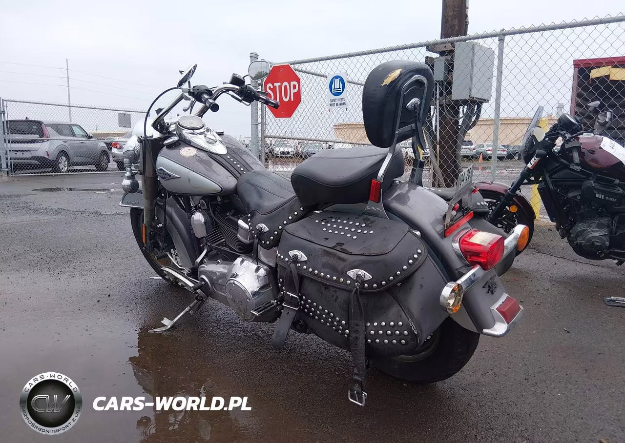 2014 Harley-Davidson Flstc Heritage Softail Classic VIN:1HD1BWV1XEB013450 - 3