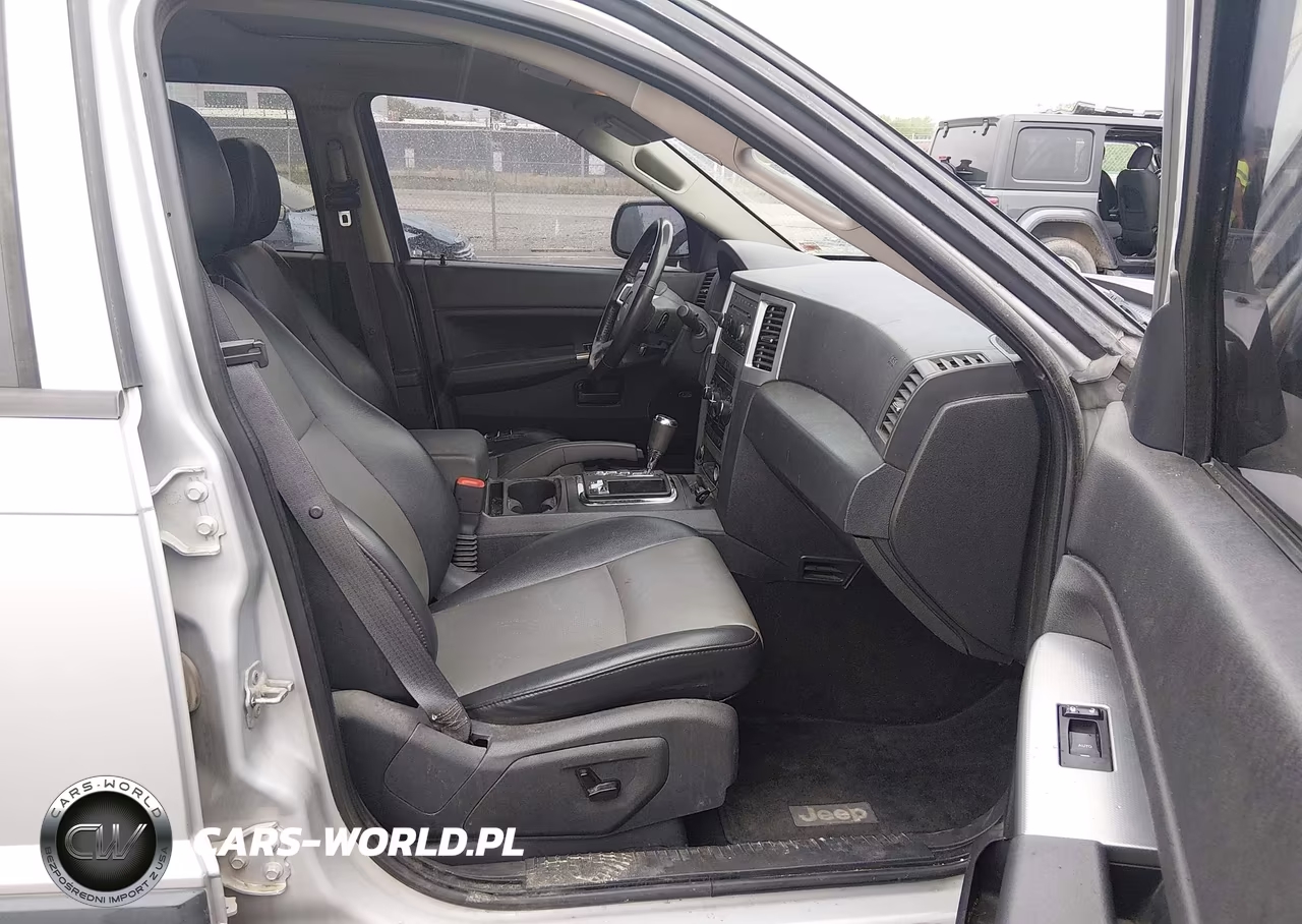 2008 Jeep Grand Cherokee Laredo VIN:1J8HR48N18C197425 - 5