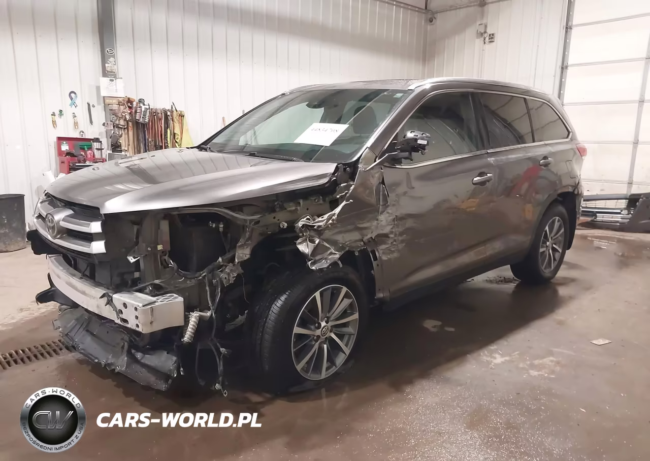 2019 Toyota Highlander Xle VIN:5TDJZRFH5KS596850 - 2