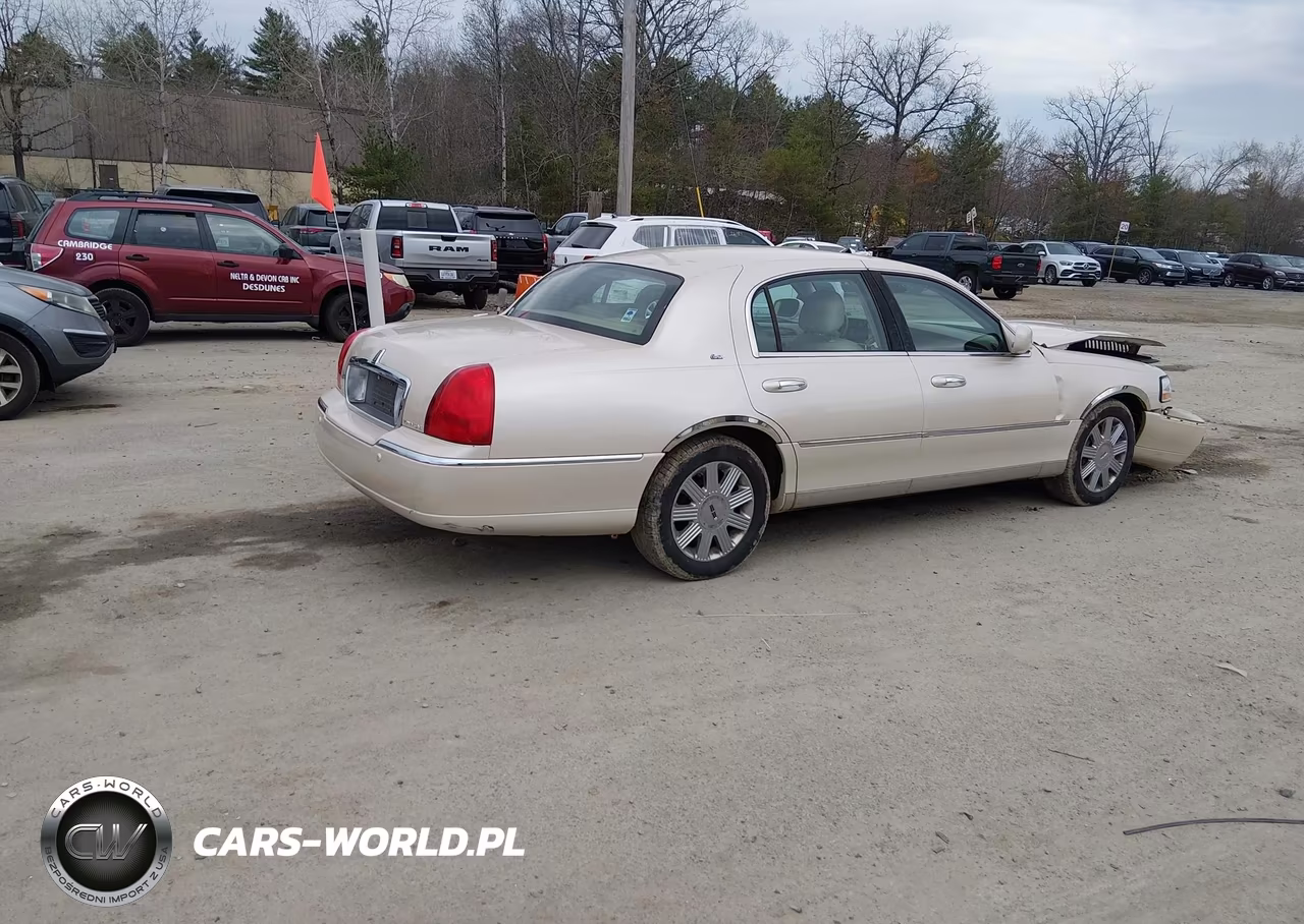 2003 Lincoln Town Car Cartier VIN:1LNHM83W53Y600813 - 4