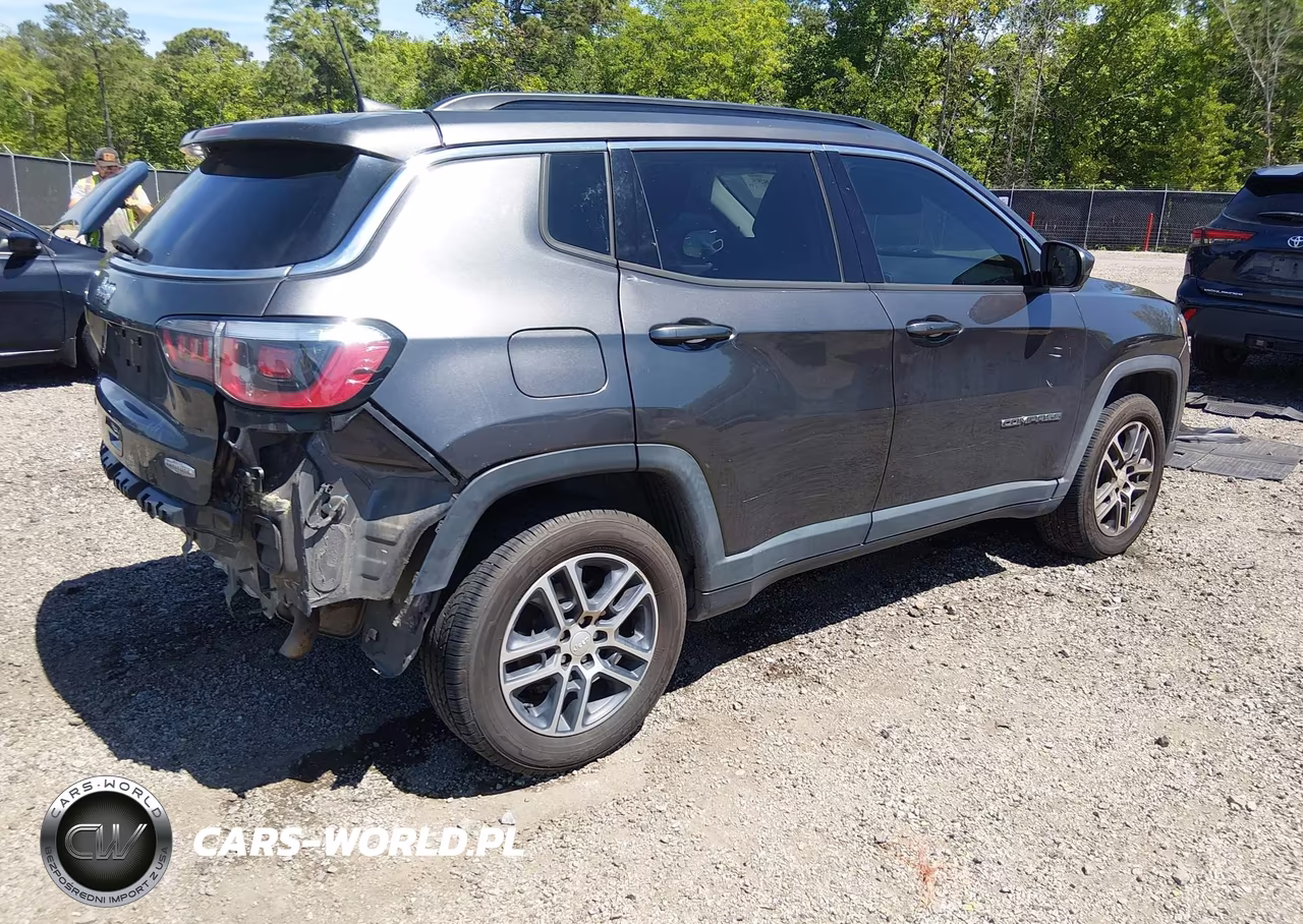 2017 Jeep New Compass Latitude 4X4 VIN:3C4NJDBBXHT635847 - 4