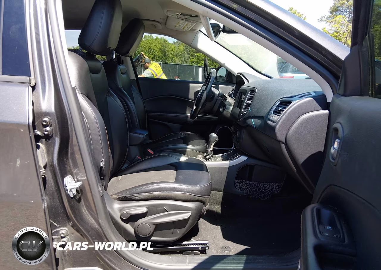 2017 Jeep New Compass Latitude 4X4 VIN:3C4NJDBBXHT635847 - 5