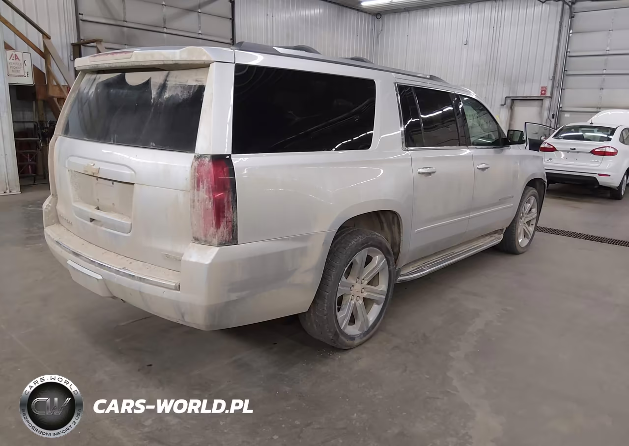 2018 Chevrolet Suburban Premier VIN:1GNSKJKC8JR158025 - 4