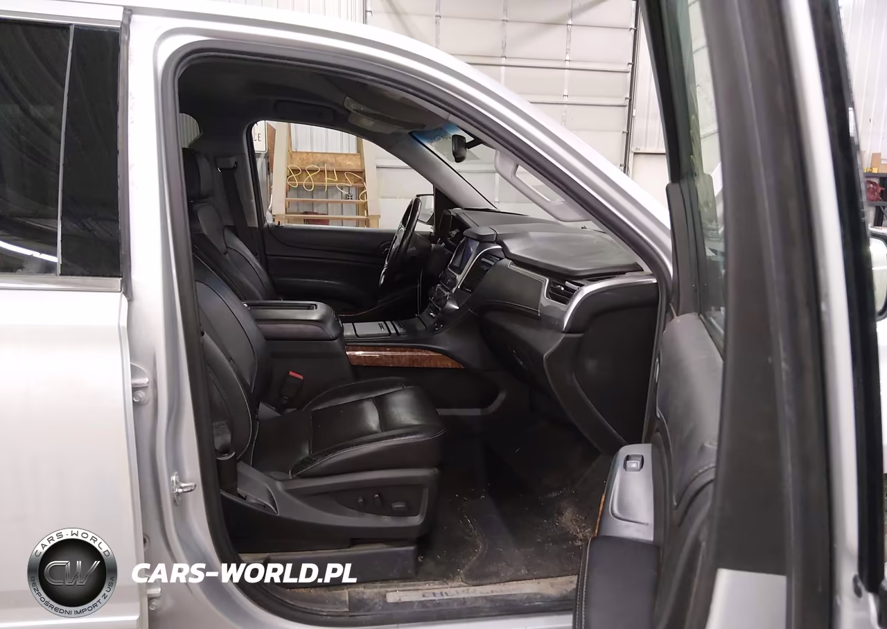 2018 Chevrolet Suburban Premier VIN:1GNSKJKC8JR158025 - 5