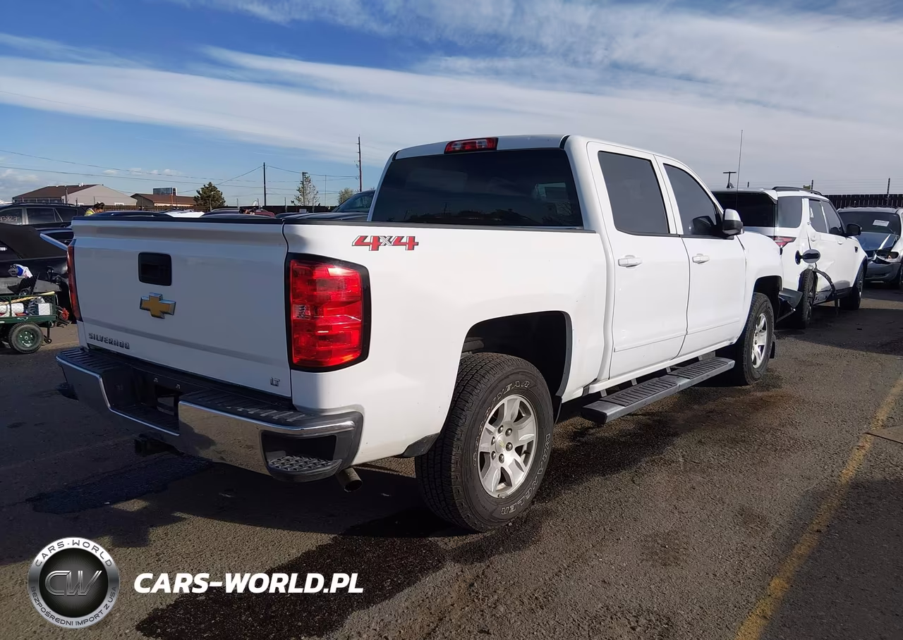 2018 Chevrolet Silverado 1500 1Lt VIN:3GCUKREC4JG425544 - 4
