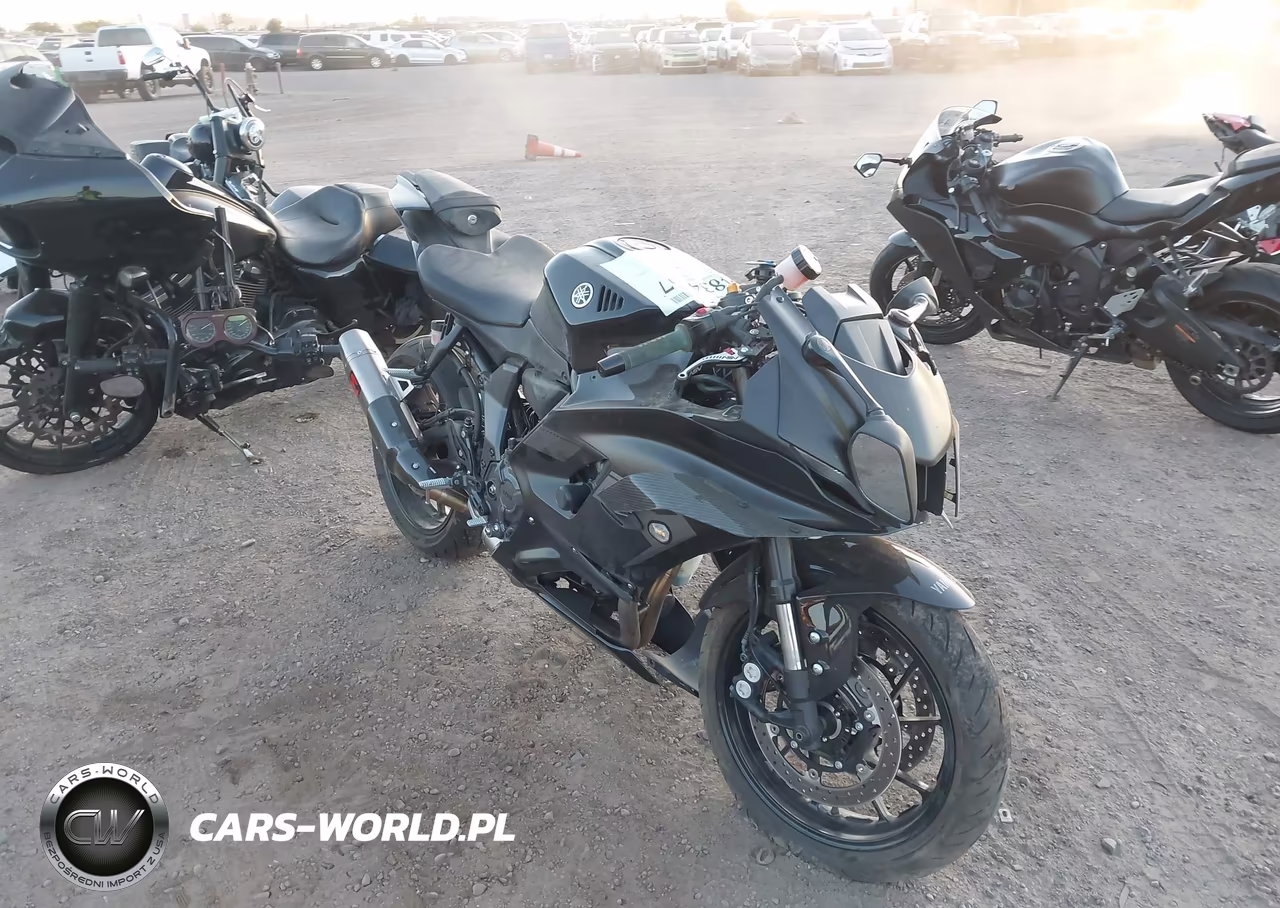 2025 Yamaha Yzfr7