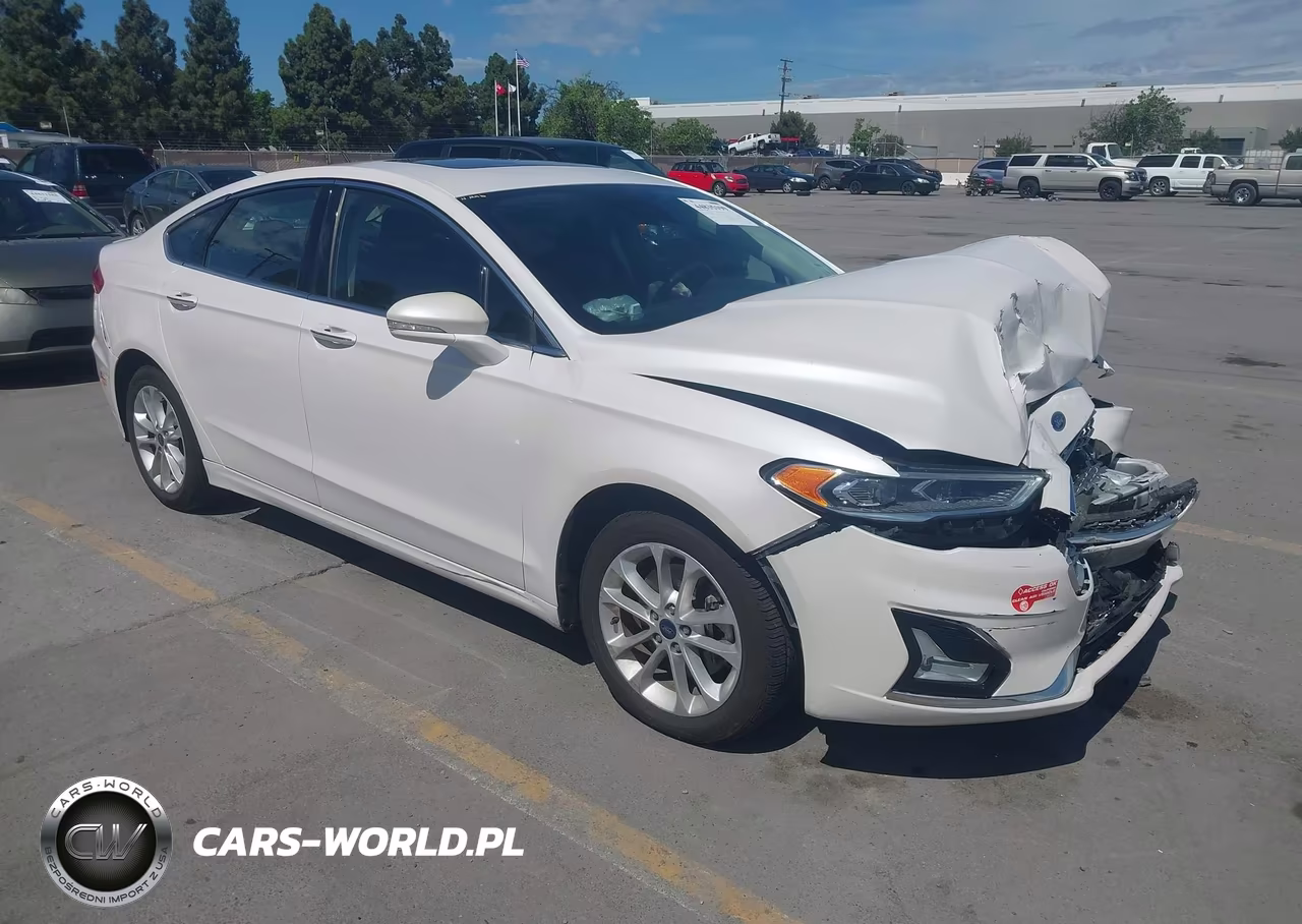 2019 Ford Fusion Energi Titanium – zdjęcie 1 z 17