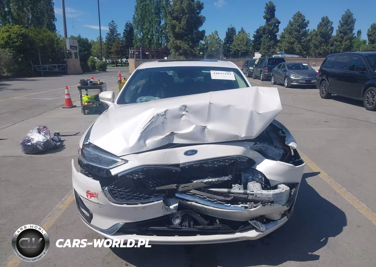 2019 Ford Fusion Energi Titanium VIN:3FA6P0SU8KR115301 - 13