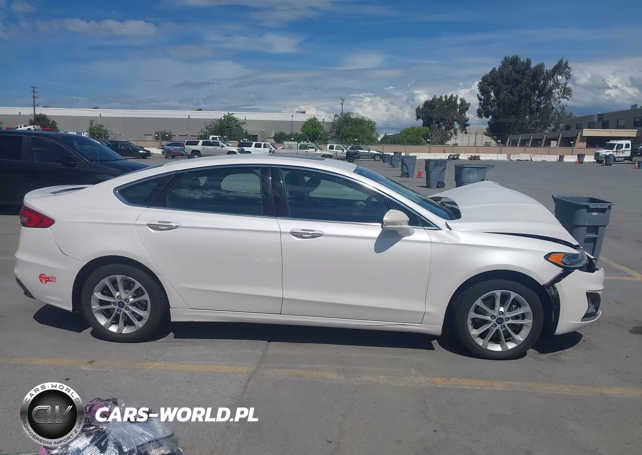 2019 Ford Fusion Energi Titanium VIN:3FA6P0SU8KR115301 - 14