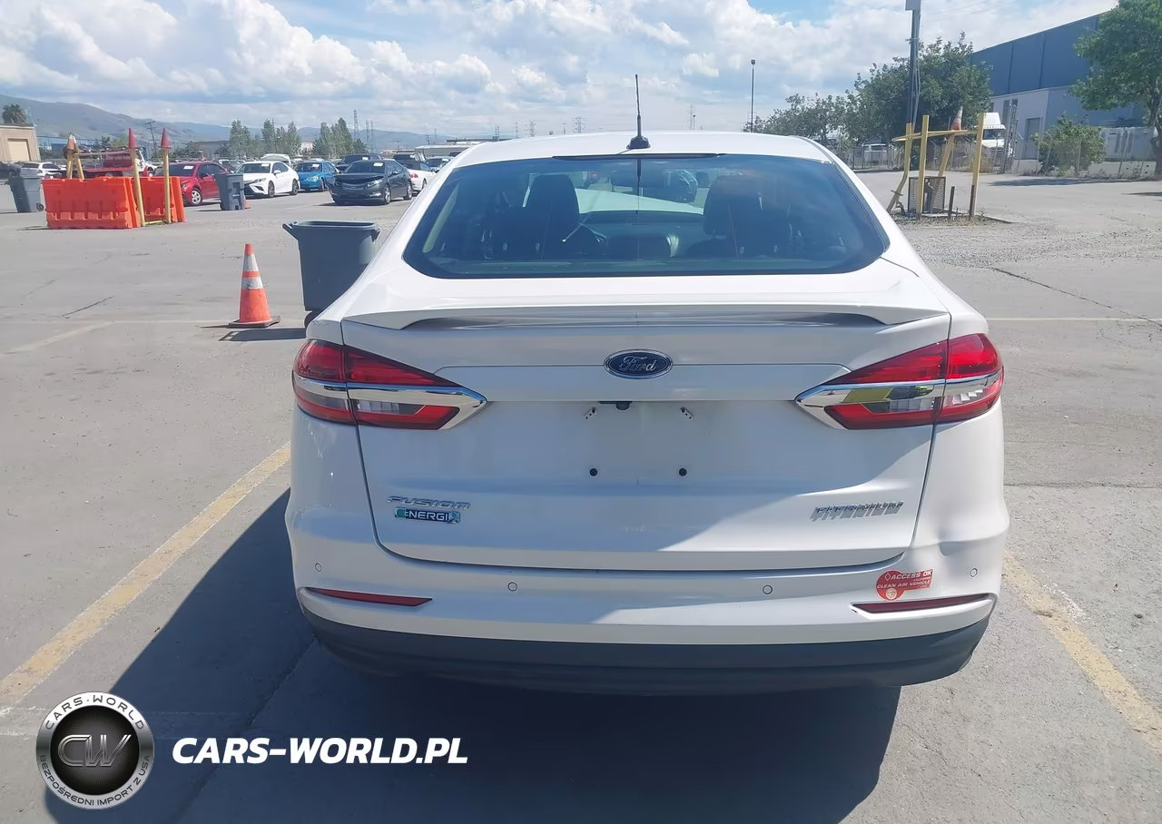 2019 Ford Fusion Energi Titanium VIN:3FA6P0SU8KR115301 - 17