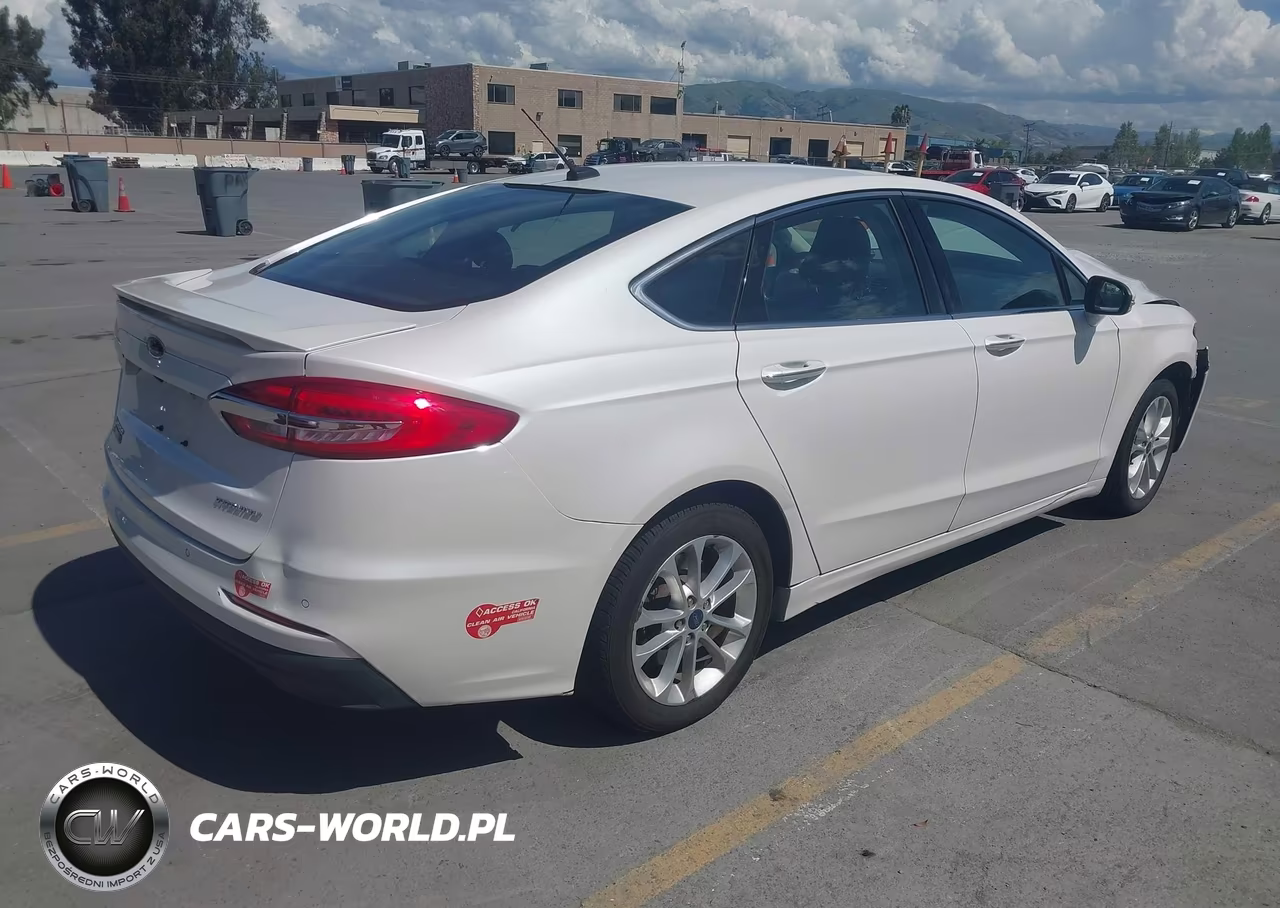2019 Ford Fusion Energi Titanium VIN:3FA6P0SU8KR115301 - 4