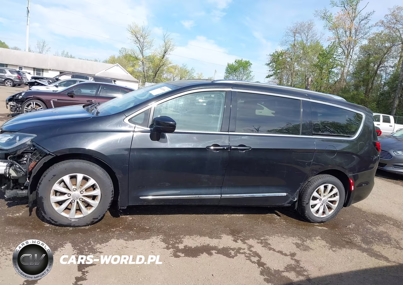 2019 Chrysler Pacifica Touring L VIN:2C4RC1BG2KR532759 - 14