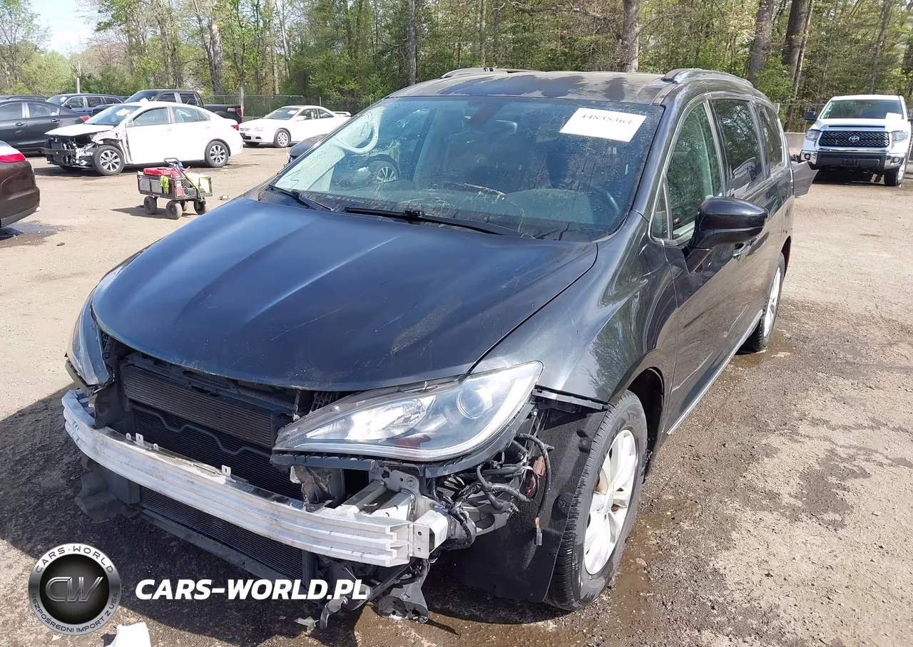 2019 Chrysler Pacifica Touring L VIN:2C4RC1BG2KR532759 - 2