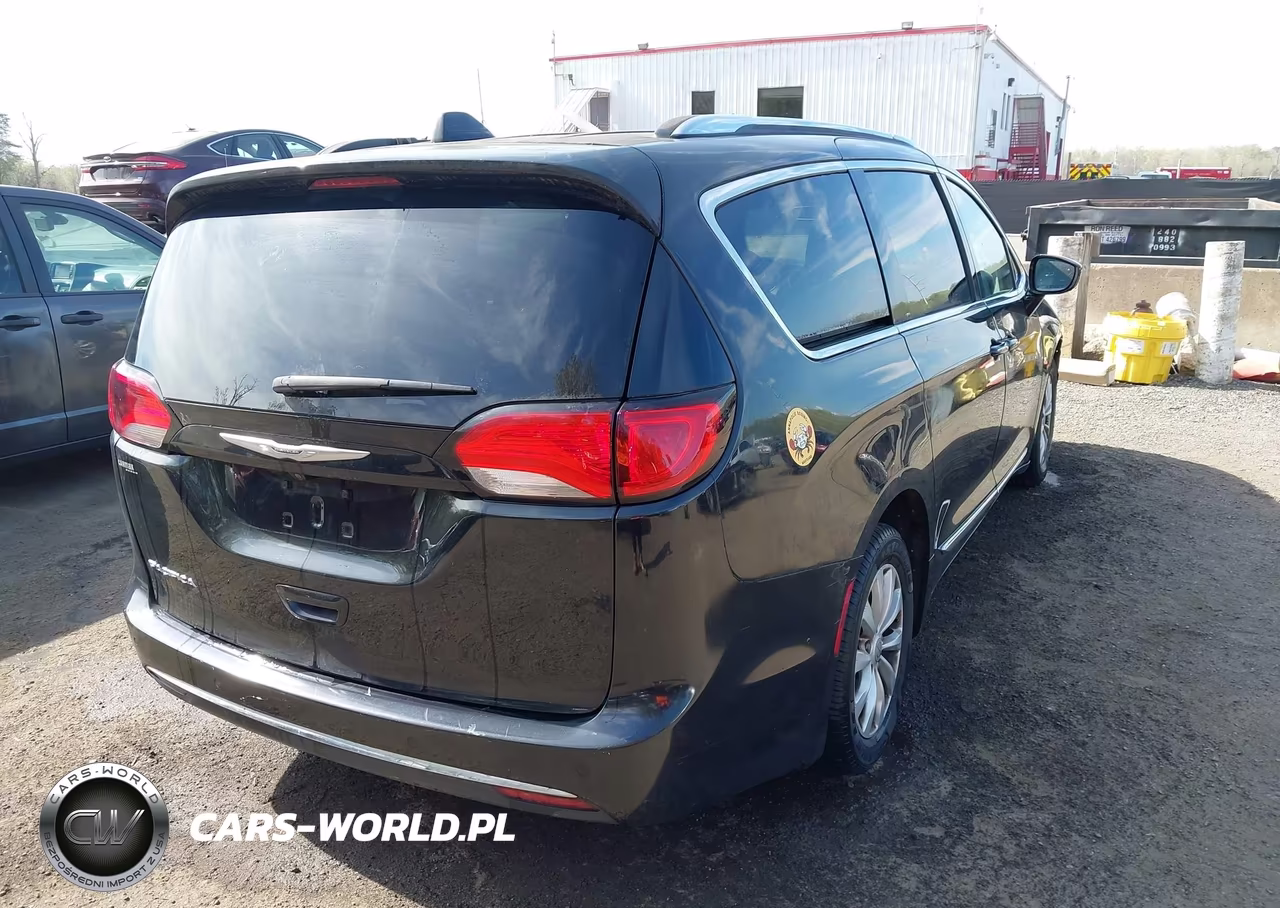 2019 Chrysler Pacifica Touring L VIN:2C4RC1BG2KR532759 - 4
