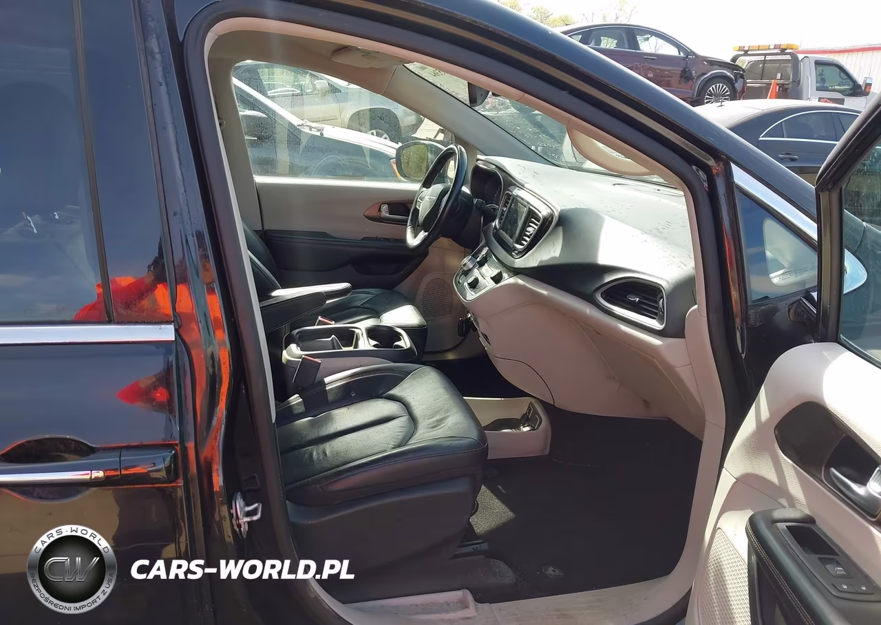 2019 Chrysler Pacifica Touring L VIN:2C4RC1BG2KR532759 - 5