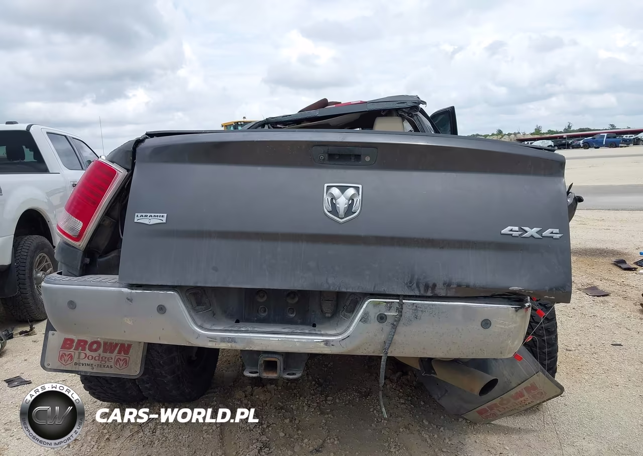 2015 Ram 3500 Laramie VIN:3C63RRML6FG604949 - 8