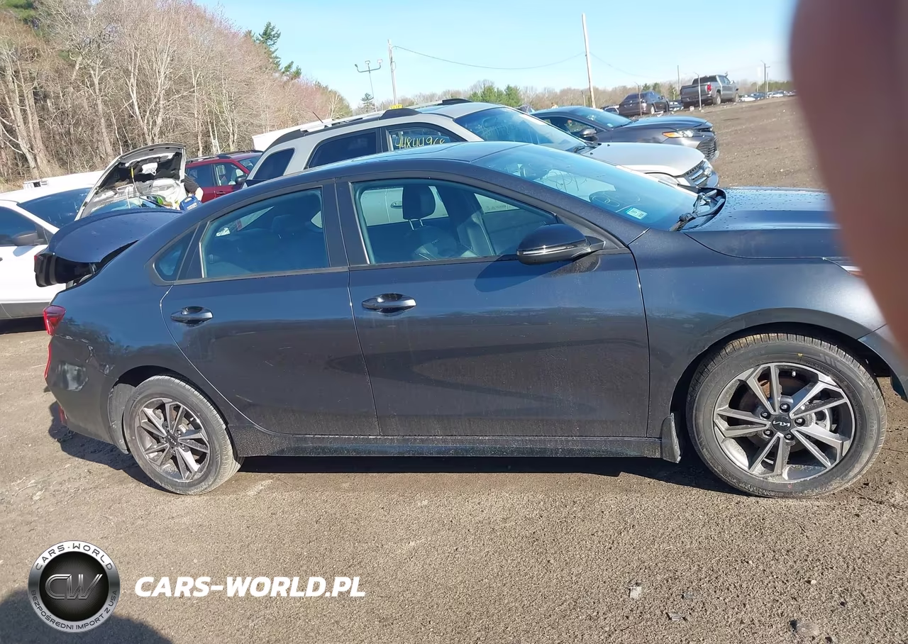 2023 Kia Forte Gt-Line VIN:3KPF54AD1PE671795 - 13