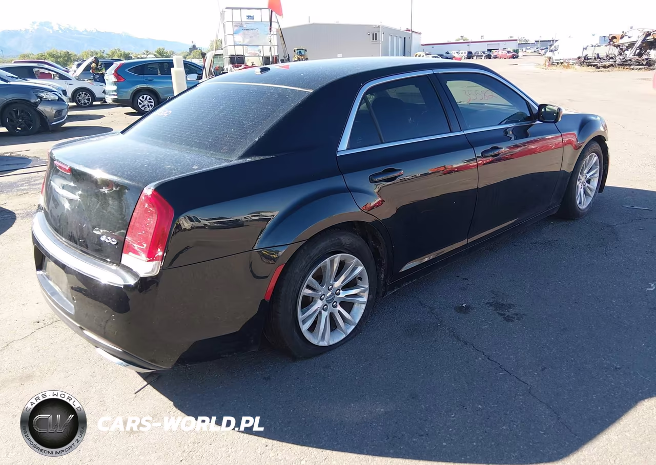 2016 Chrysler 300 Touring VIN:2C3CCAAG2GH190500 - 4