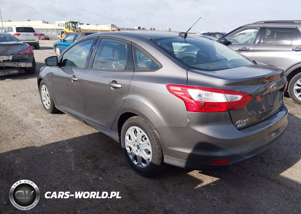 2012 Ford Focus Se VIN:1FAHP3F25CL302823 - 3
