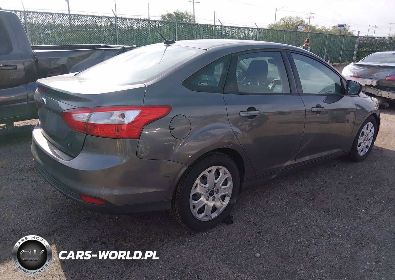 2012 Ford Focus Se VIN:1FAHP3F25CL302823 - 4