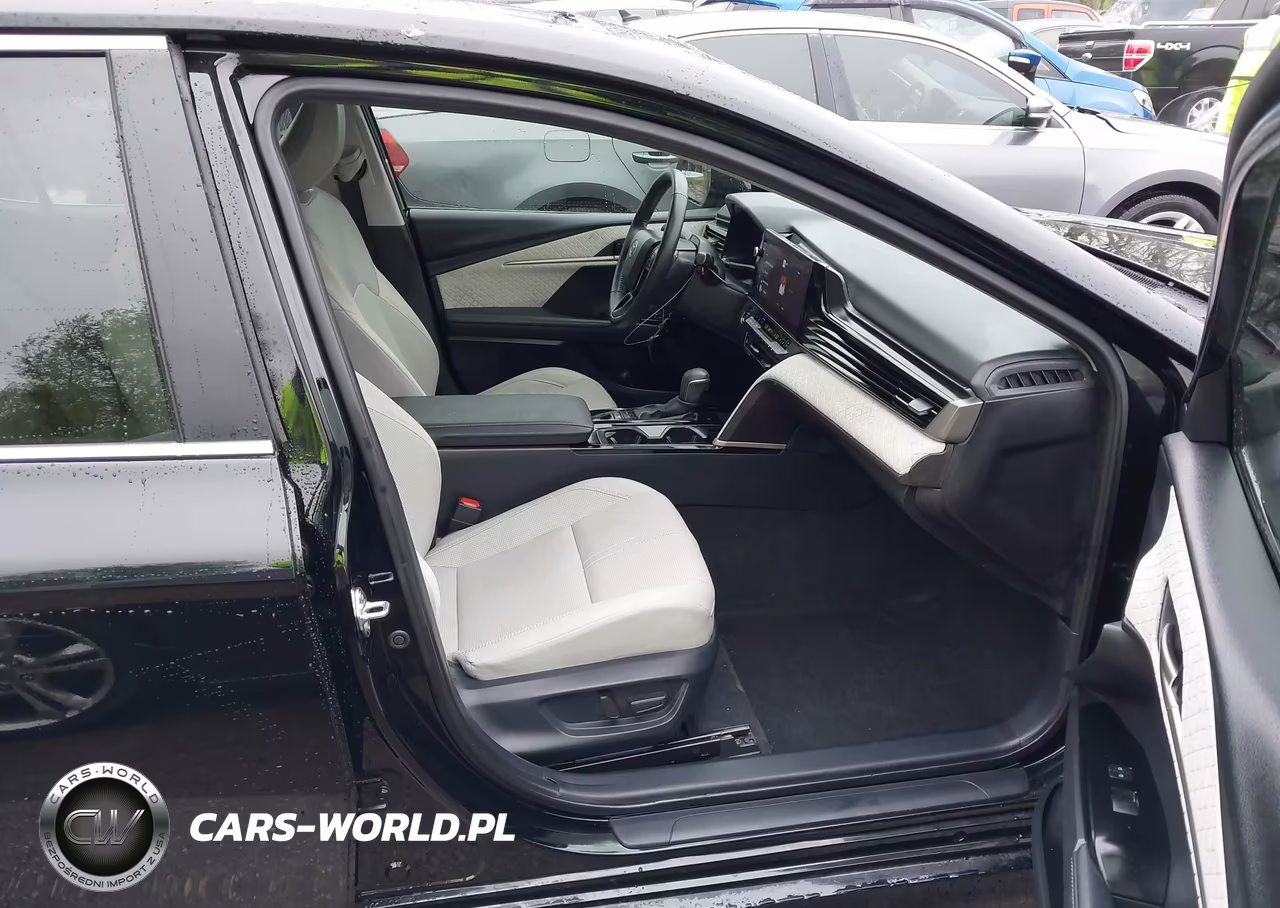 2025 Toyota Camry Xle VIN:4T1DAACK2SU600043 - 5