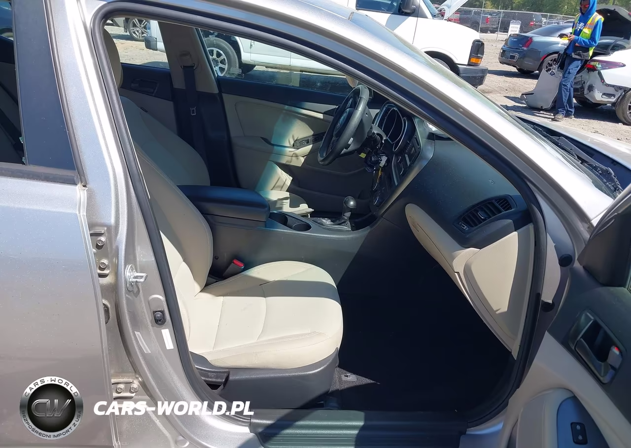 2015 Kia Optima Lx VIN:5XXGM4A70FG454214 - 5