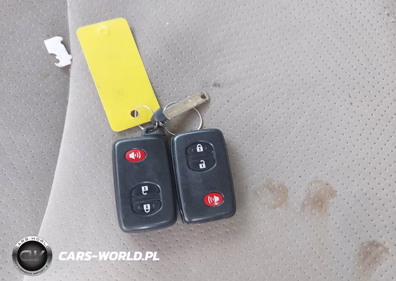 2014 Toyota Prius Two VIN:JTDKN3DU3E1782370 - 11