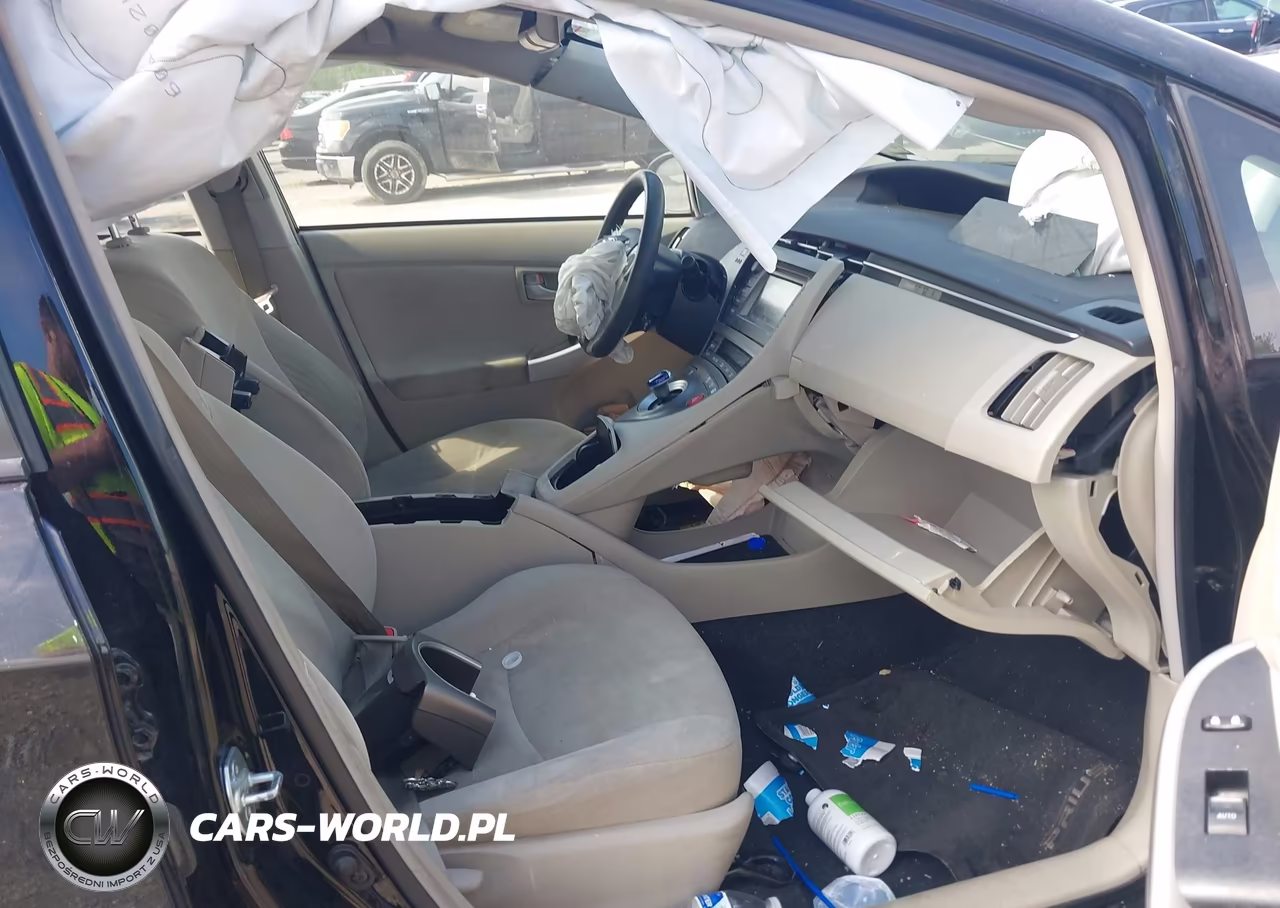 2014 Toyota Prius Two VIN:JTDKN3DU3E1782370 - 5