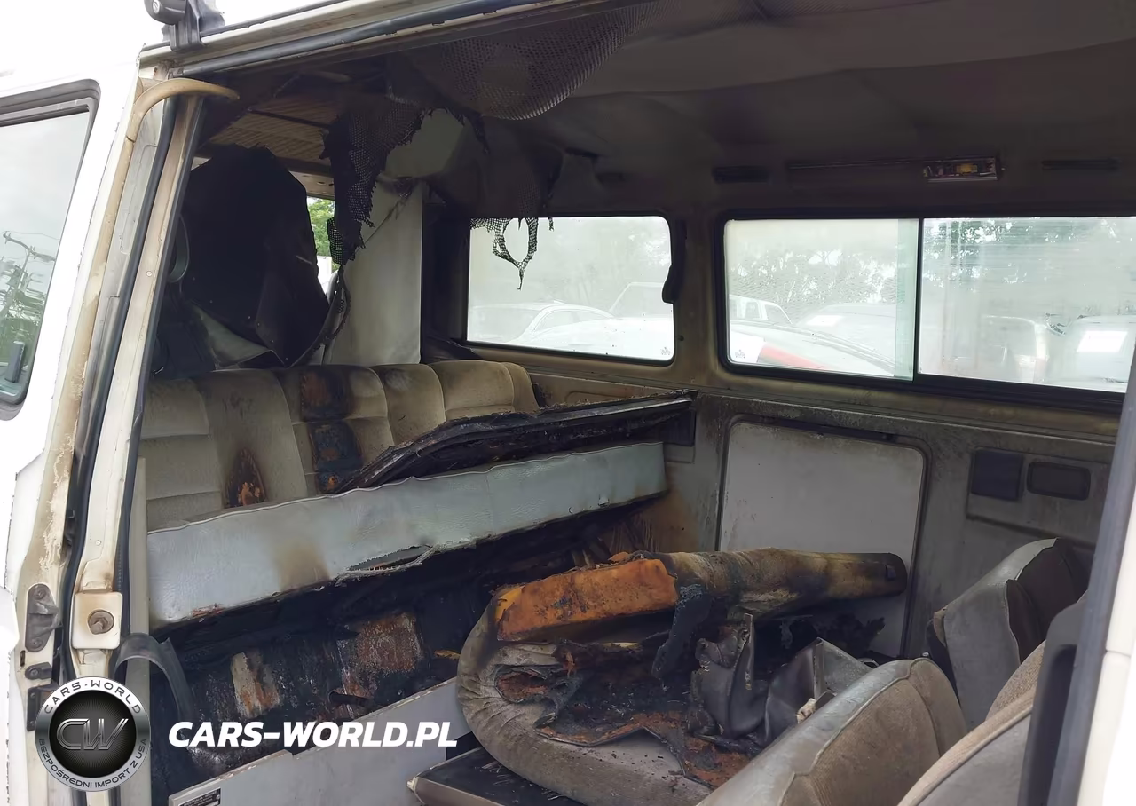 1990 Volkswagen Vanagon Bus VIN:WV2YB0258LG104416 - 13