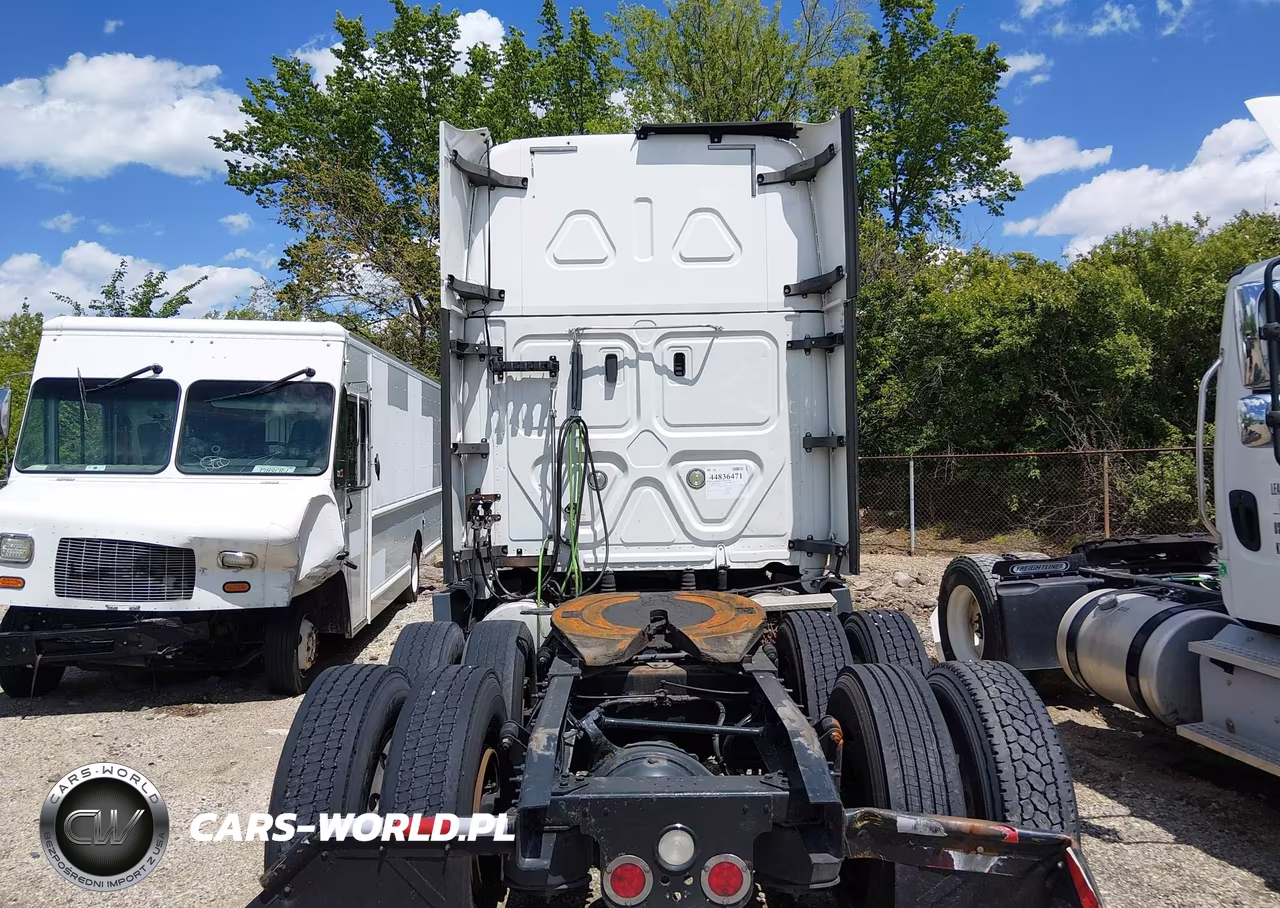 2019 Freightliner Cascadia 125 VIN:3AKJGLDR8KDKM2399 - 16