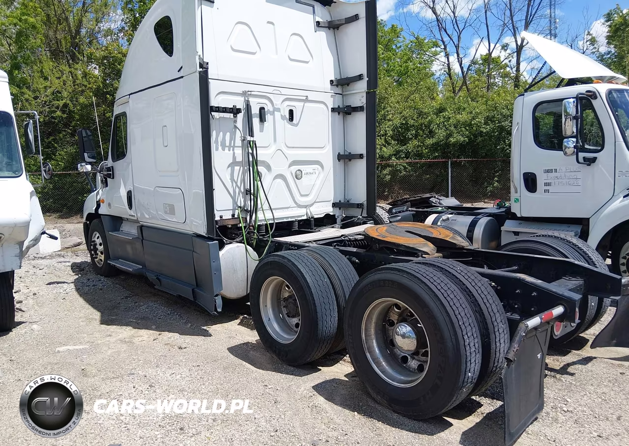 2019 Freightliner Cascadia 125 VIN:3AKJGLDR8KDKM2399 - 3