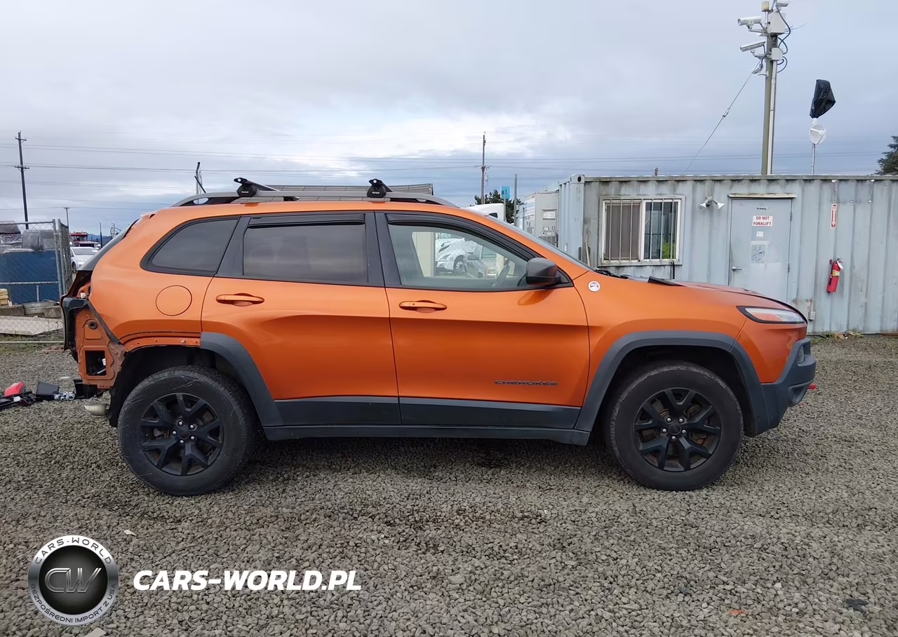 2015 Jeep Cherokee Trailhawk VIN:1C4PJMBS1FW653718 - 14