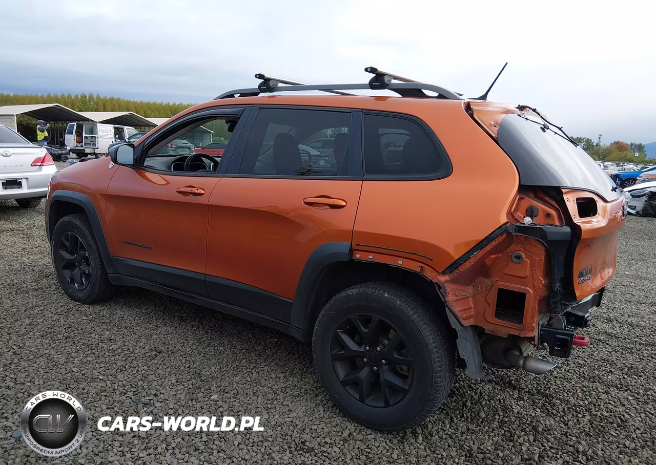 2015 Jeep Cherokee Trailhawk VIN:1C4PJMBS1FW653718 - 3