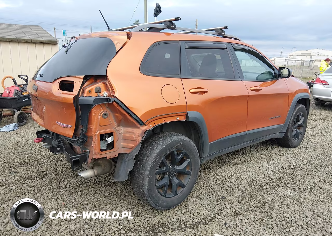 2015 Jeep Cherokee Trailhawk VIN:1C4PJMBS1FW653718 - 4