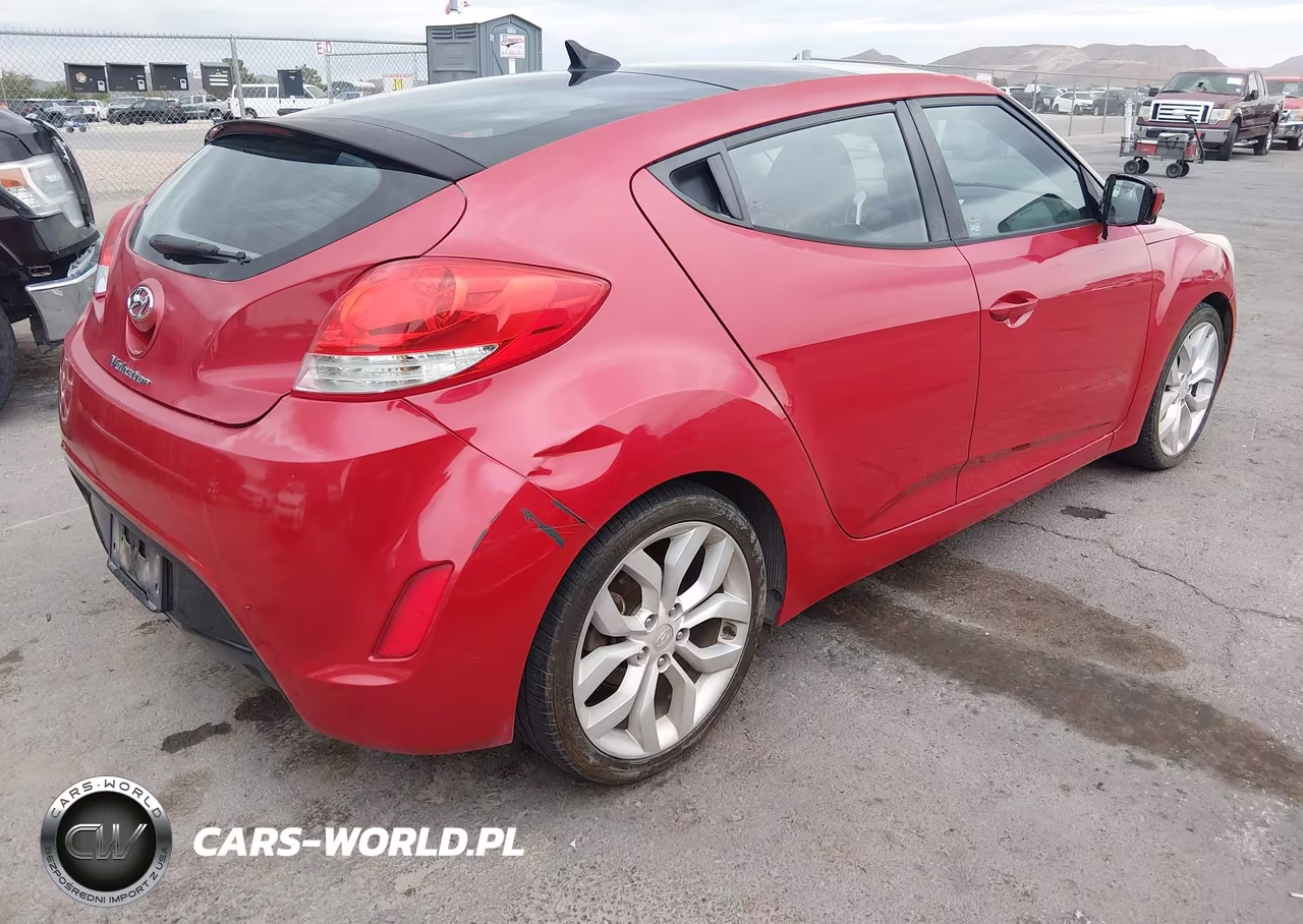2013 Hyundai Veloster Base W-Black VIN:KMHTC6AD5DU135736 - 4