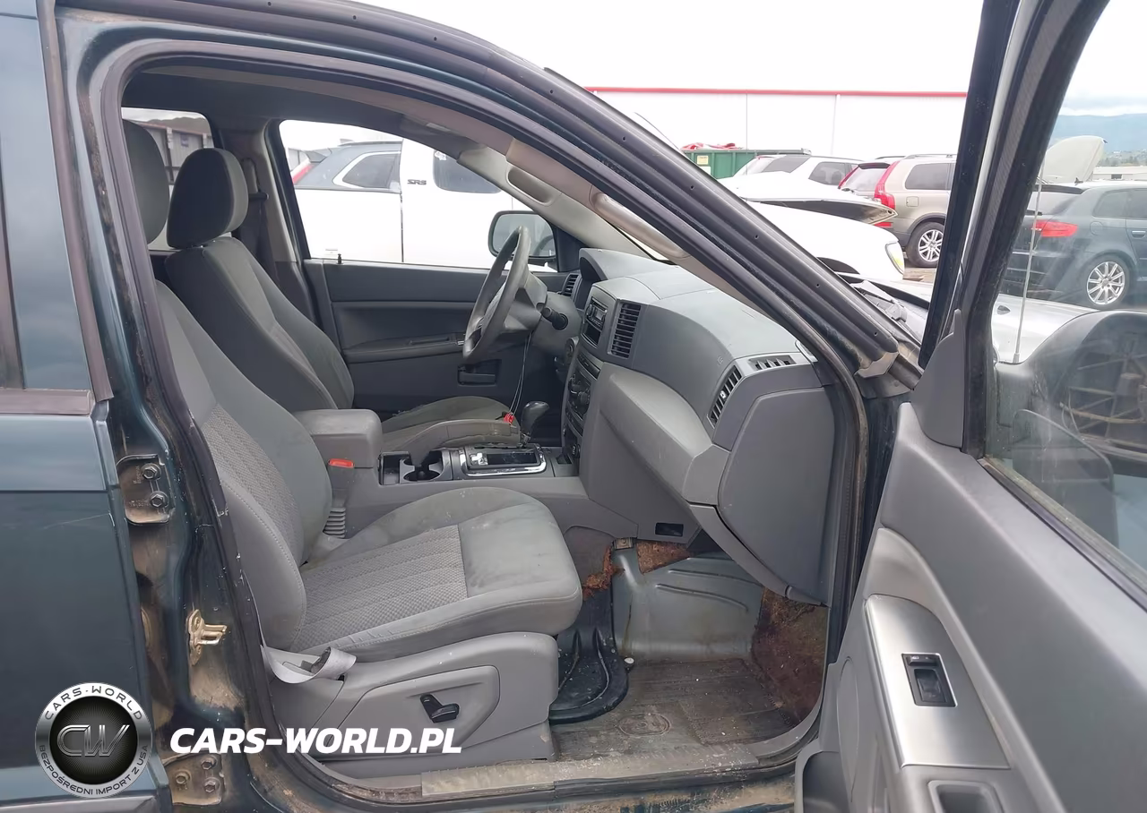 2005 Jeep Grand Cherokee Laredo VIN:1J4HR48N65C530215 - 5