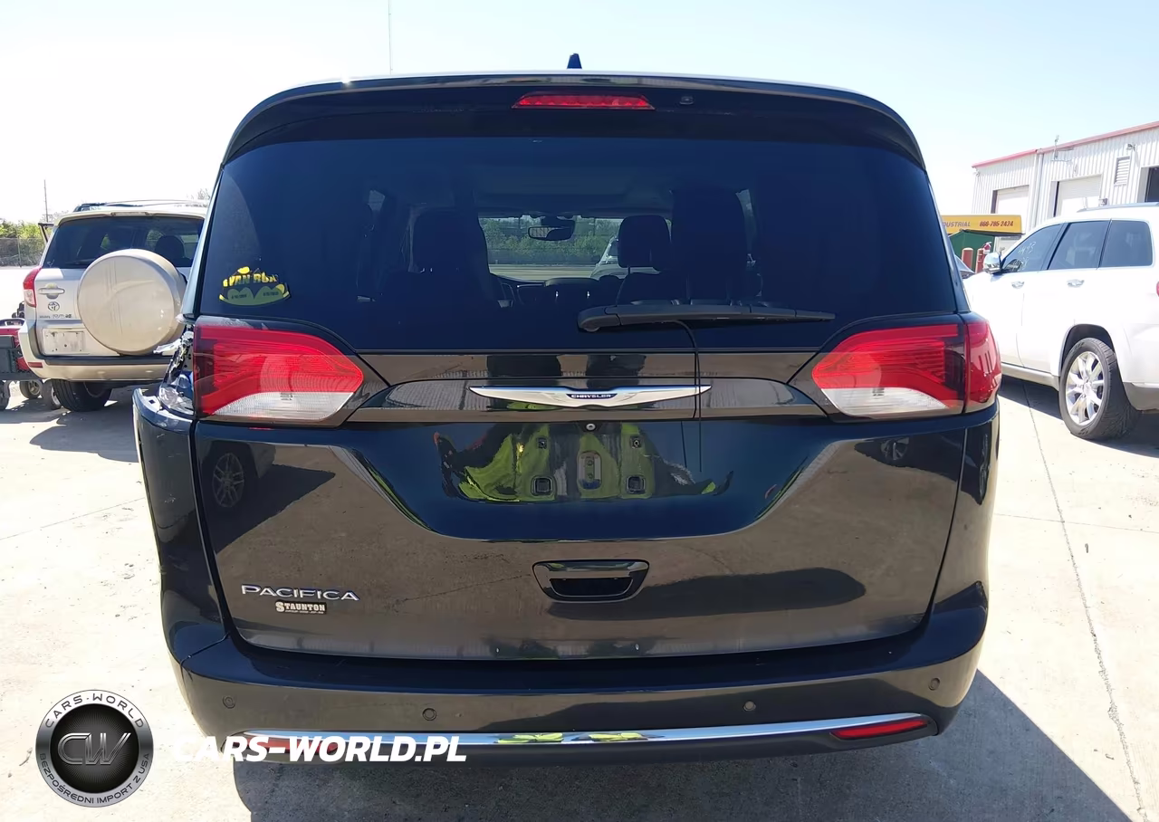 2019 Chrysler Pacifica Touring L Plus VIN:2C4RC1EG9KR509541 - 16