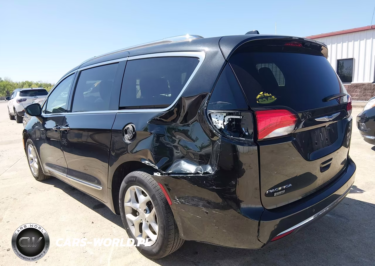 2019 Chrysler Pacifica Touring L Plus VIN:2C4RC1EG9KR509541 - 3