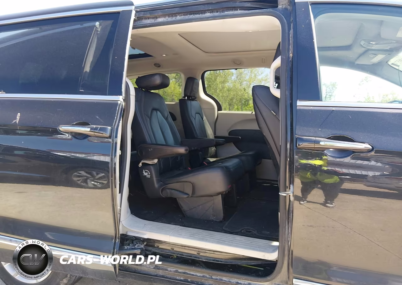 2019 Chrysler Pacifica Touring L Plus VIN:2C4RC1EG9KR509541 - 8