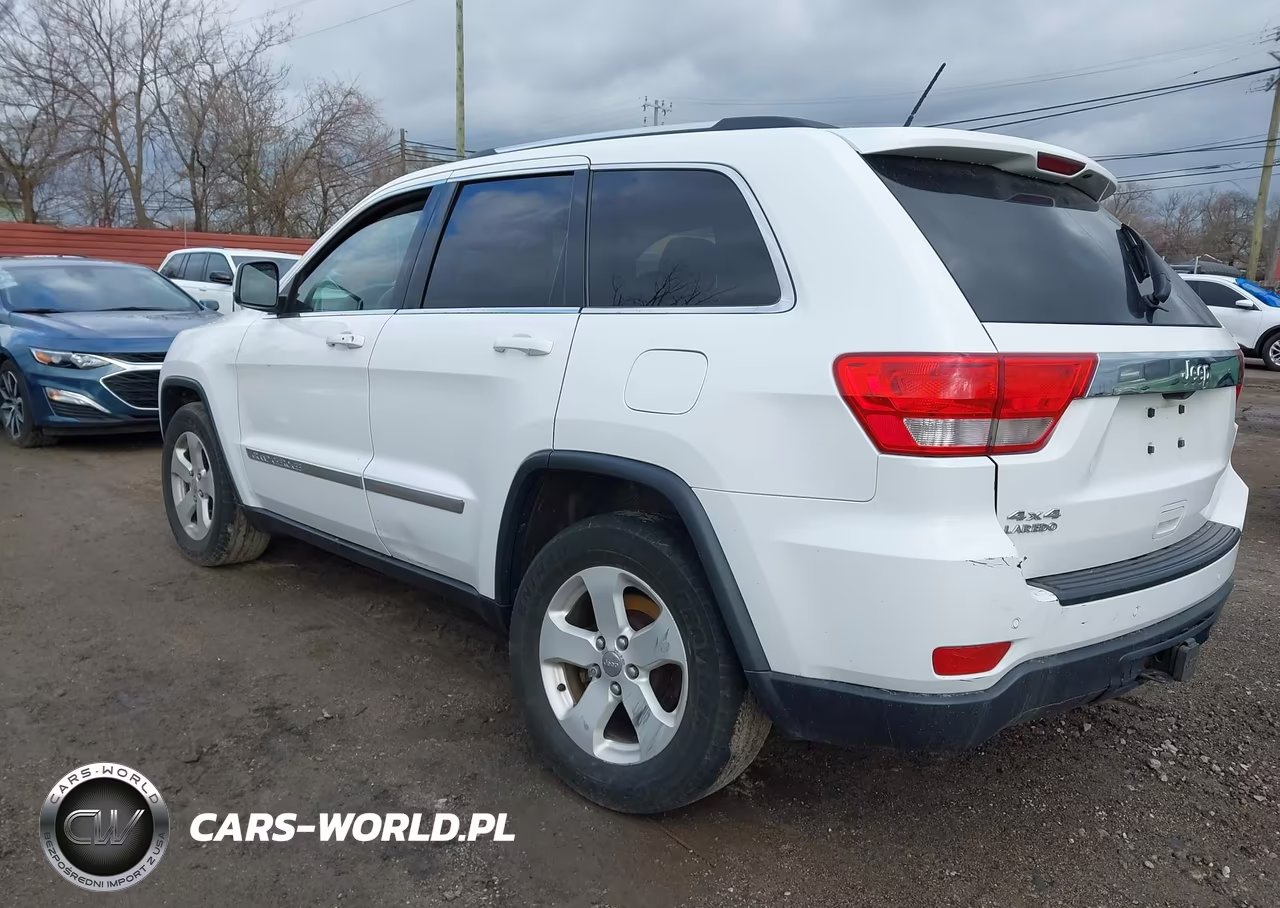 2013 Jeep Grand Cherokee Laredo VIN:1C4RJFAG4DC583549 - 3